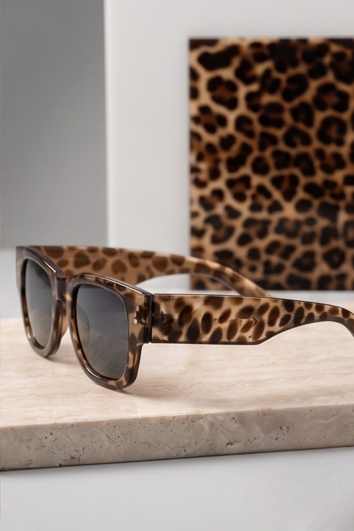 Kadın UV400 Leopar Çerçeve Kare Güneş Gözlüğü Gümüş Detay 25-07 C4LEO Kadın UV400 Leopar Çerçeve Kare Güneş Gözlüğü Gümüş Detay 25-07 C4LEO