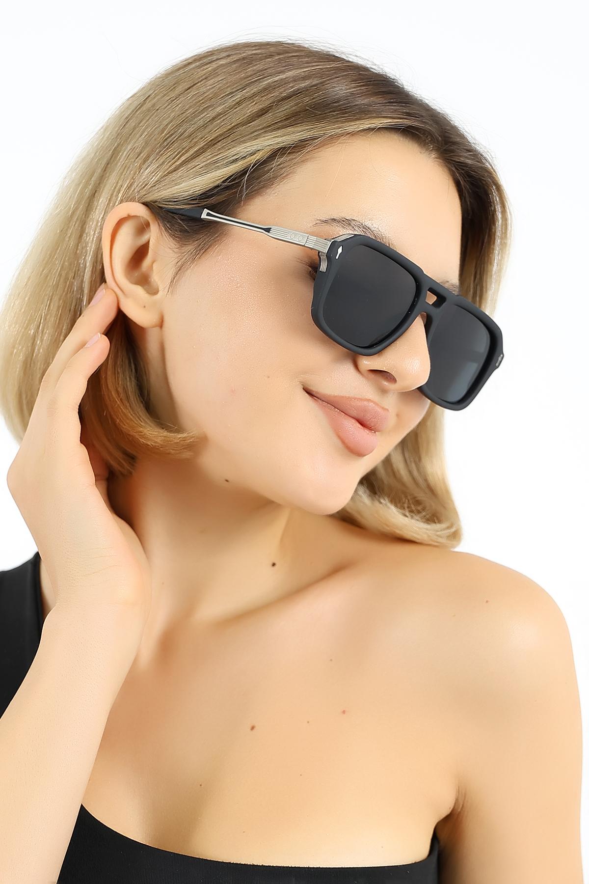 Kadın Mat Siyah Sportif UV400 Güneş Gözlüğü WP25-34 C2 M