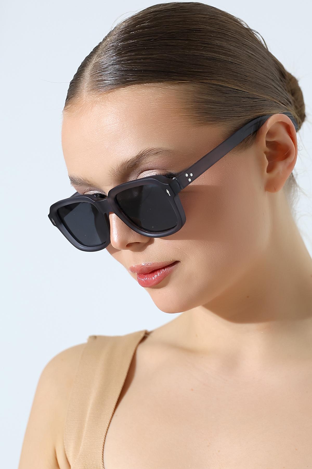 Kadın Kare Mat Füme UV400 Güneş Gözlüğü 23023 c13 m