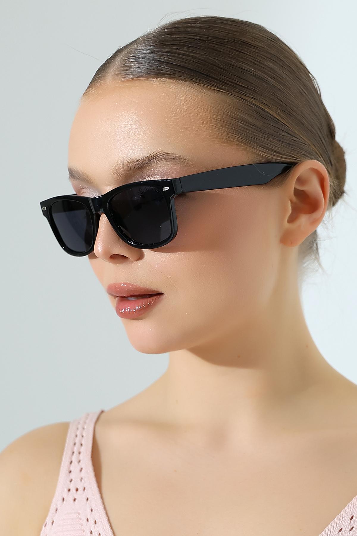 Kadın Wayfare Siyah Polarize Güneş Gözlüğü 23045-1 c02 p