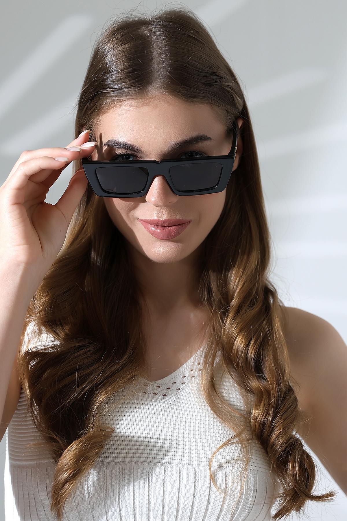 Kadın Gold Aksesuarlı Siyah UV400 Güneş Gözlüğü WJ23-6 C2